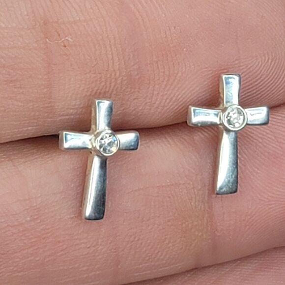 925 Sterling Silver Cross Stud Earrings - Picture 7 of 7